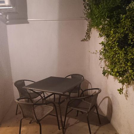 Apartments Luka Uble Zewnętrze zdjęcie