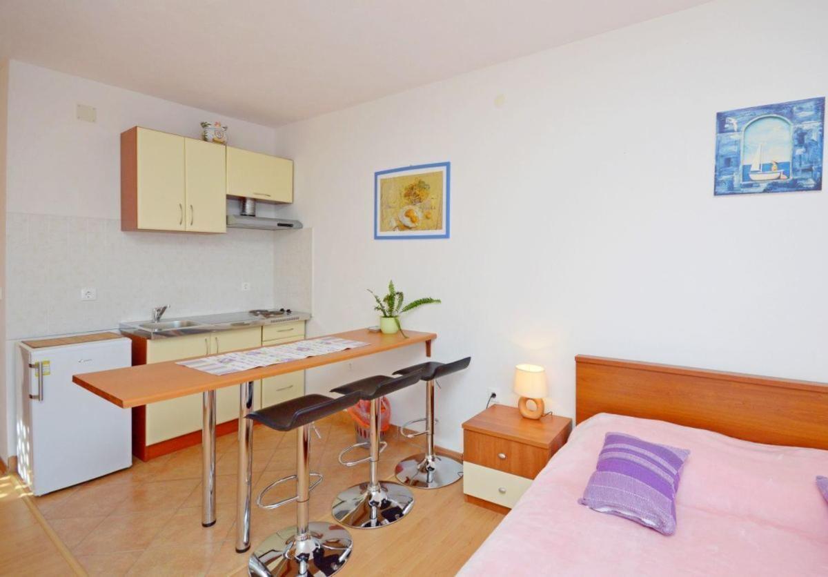 Apartments Luka Uble Zewnętrze zdjęcie