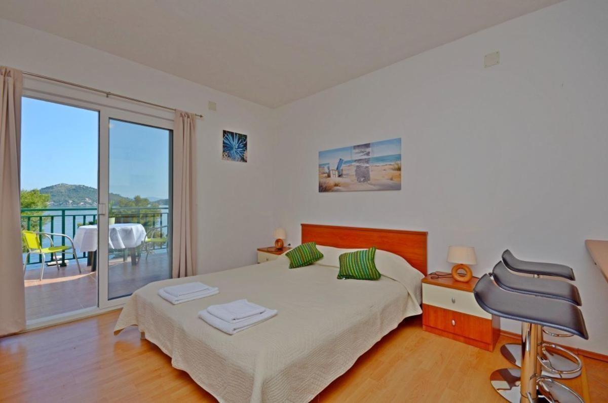 Apartments Luka Uble Zewnętrze zdjęcie