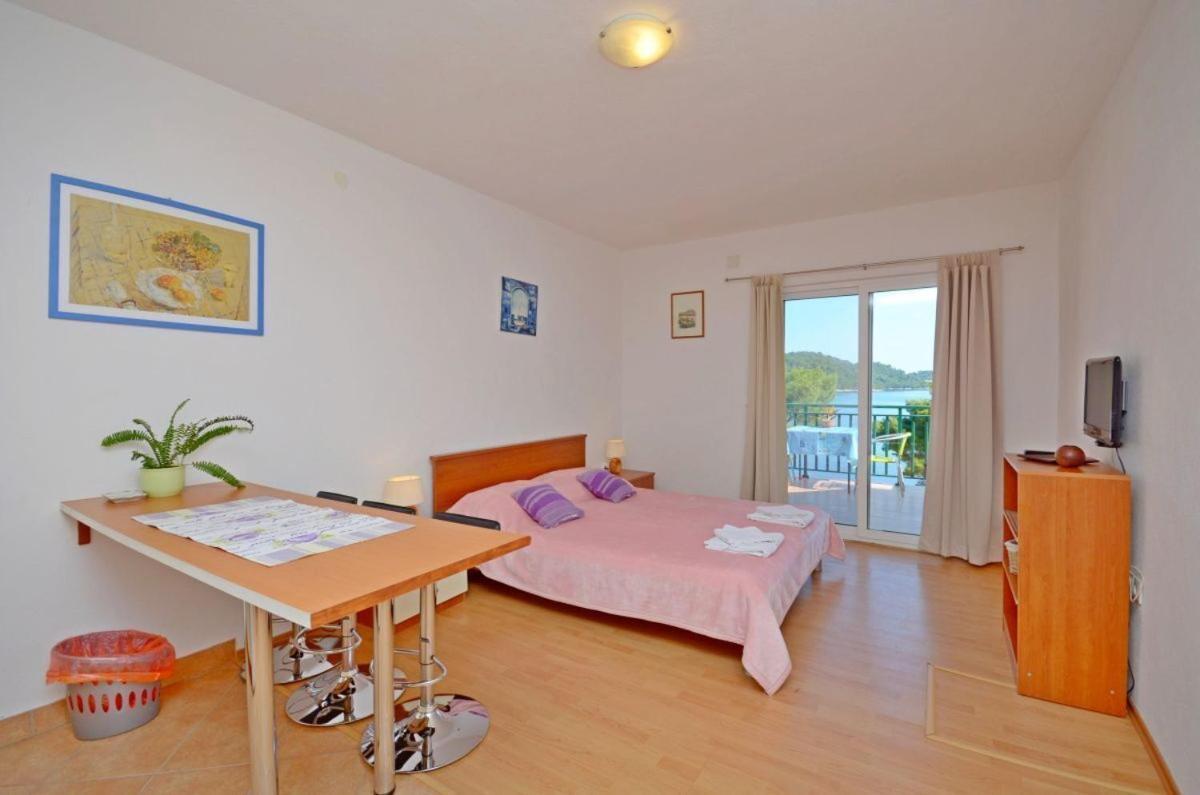 Apartments Luka Uble Zewnętrze zdjęcie