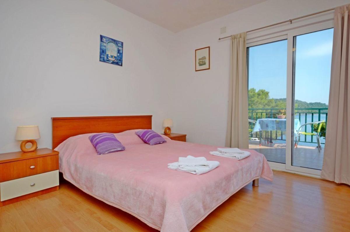 Apartments Luka Uble Zewnętrze zdjęcie