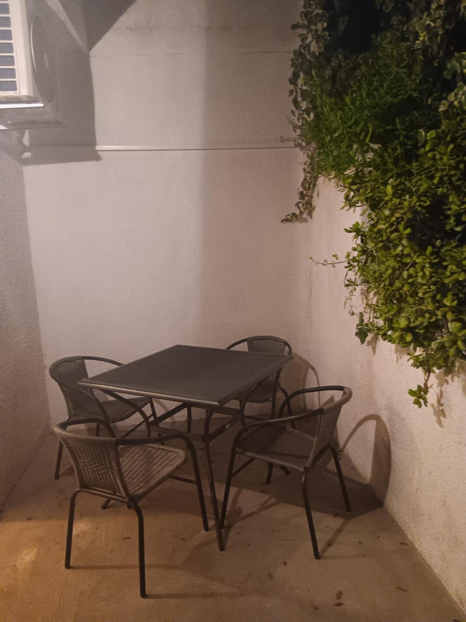 Apartments Luka Uble Zewnętrze zdjęcie